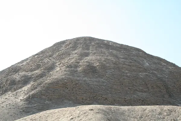 Hawara 'Labyrinth' and the Faiyum Works of the 12th Dynasty