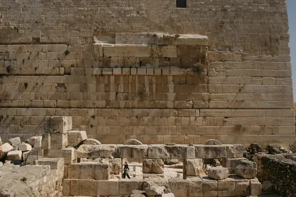 Herodian Street and the 70 CE Collapse