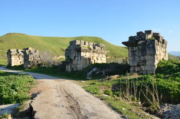 Laodicea: Lukewarm Water and the Early Church