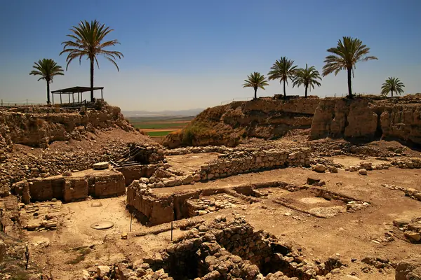 Megiddo Round Altar and Early Bronze Temples