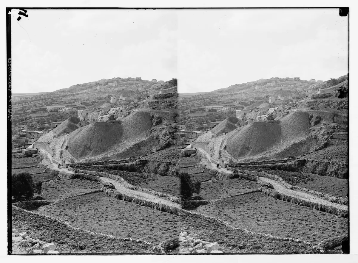 Small clay fragment bearing cuneiform signs