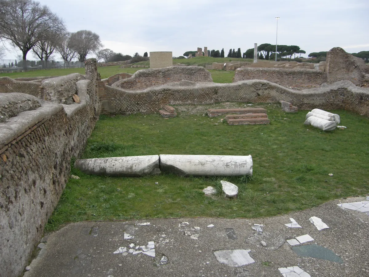 Ruined brick hall with columns and a raised niche