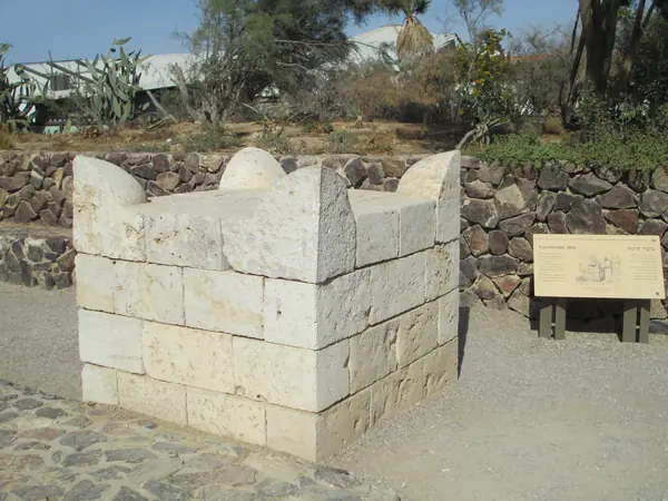Tel Beersheba Stratum II and the Dismantled Horned Altar