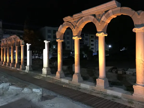 Thyatira: Tepe Mezarlığı and Hastane Höyüğü Excavations