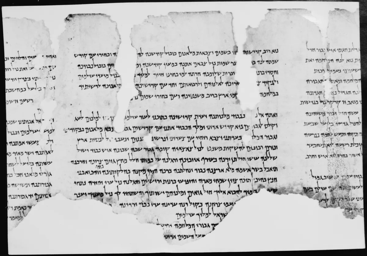 Parchment column of Hebrew text describing battle formations